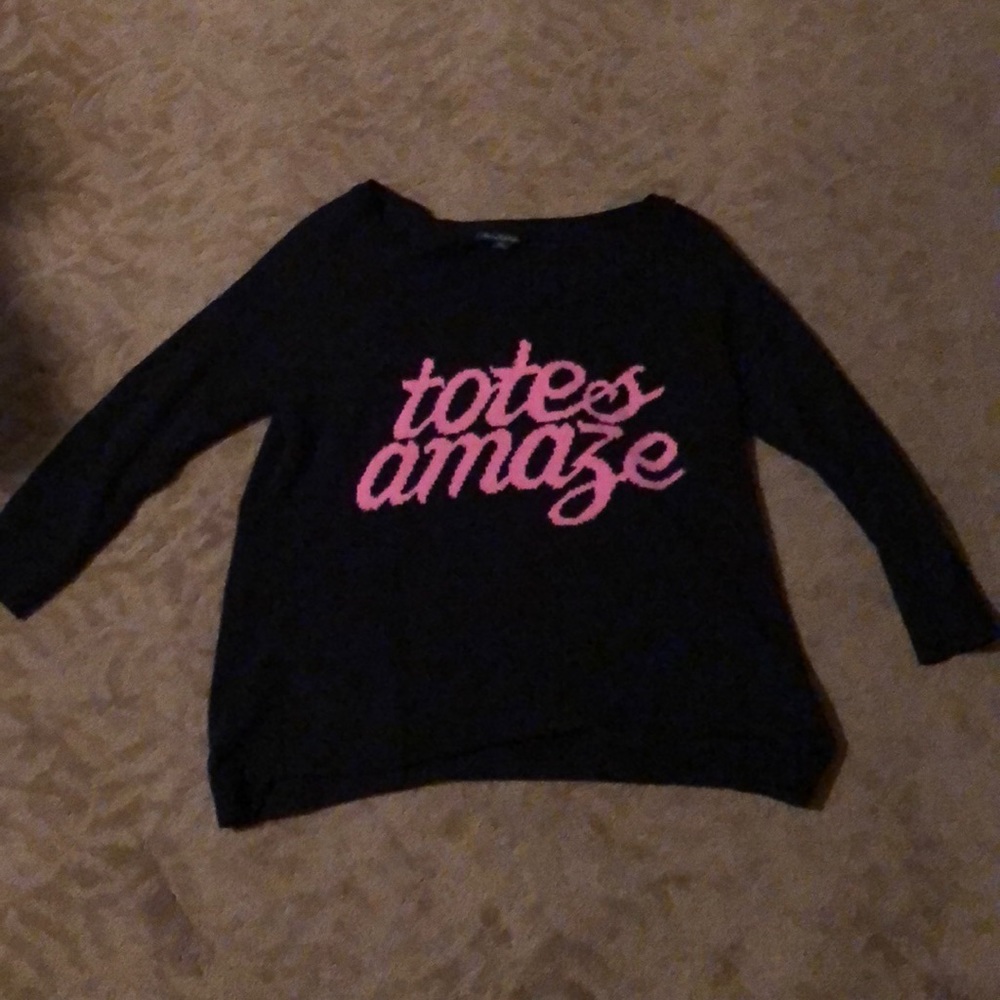 Black sweater that reads “totes amaze”